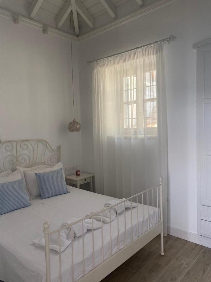 Halki Sea Breeze - A Waterfront Villa Extérieur photo