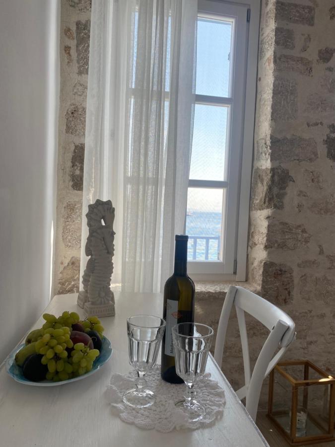 Halki Sea Breeze - A Waterfront Villa Extérieur photo