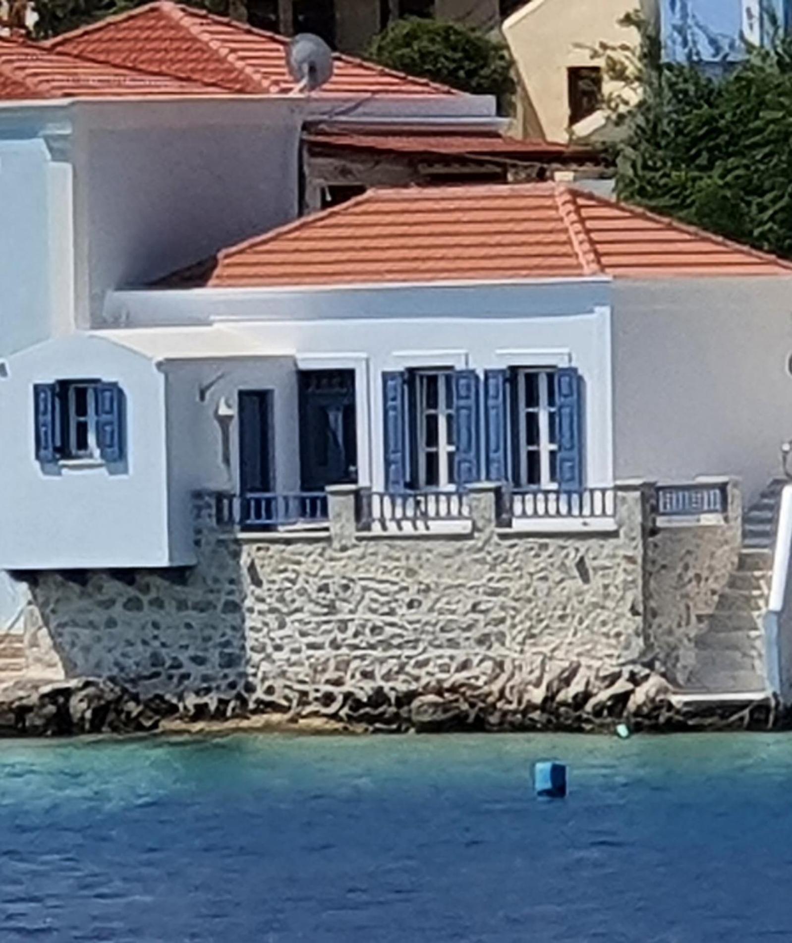 Halki Sea Breeze - A Waterfront Villa Extérieur photo