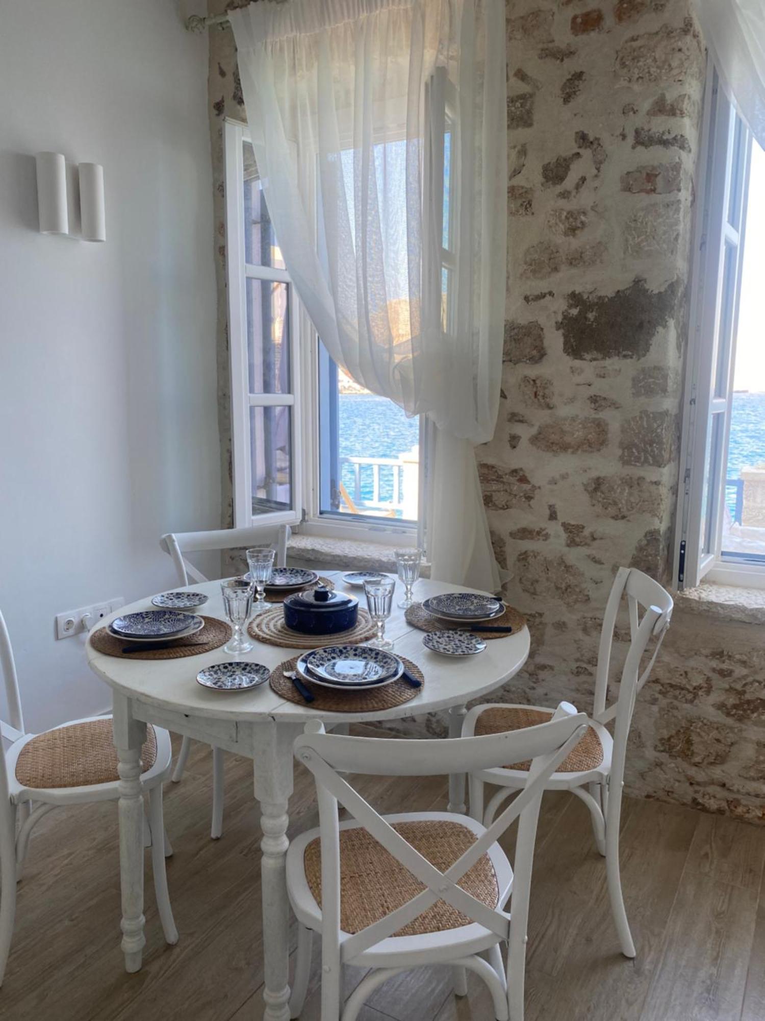 Halki Sea Breeze - A Waterfront Villa Extérieur photo